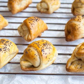 Mini rolls with cheese