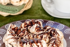 Easy to make, crispy meringue cookies that will melt in your mouth